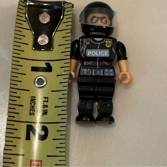 Make-It Blocks Twelve Mini Figs - Picture 13 of 13